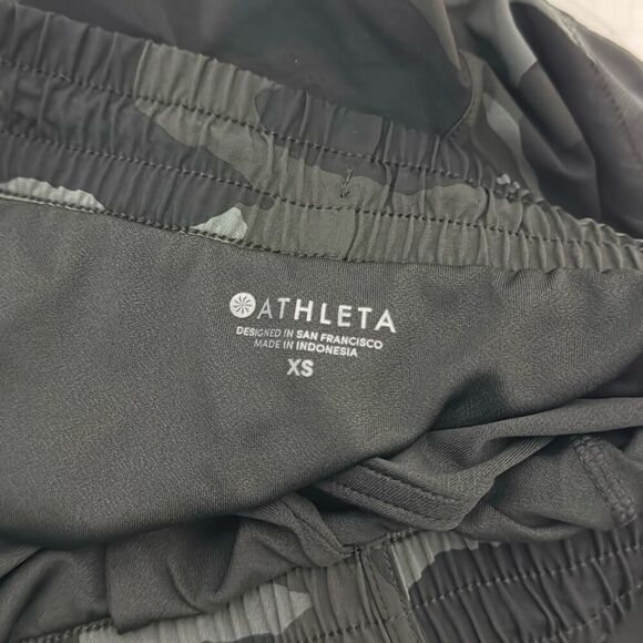 Athleta Camo Printed Mesh Racer Shorts XS - Picture 6 of 7